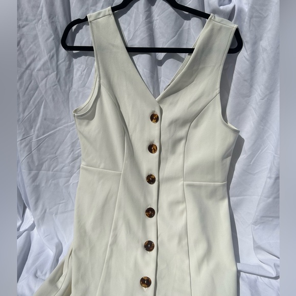 ASOS DESIGN V Neck Dress with Tortoiseshell Buttons - Picture 4 of 6